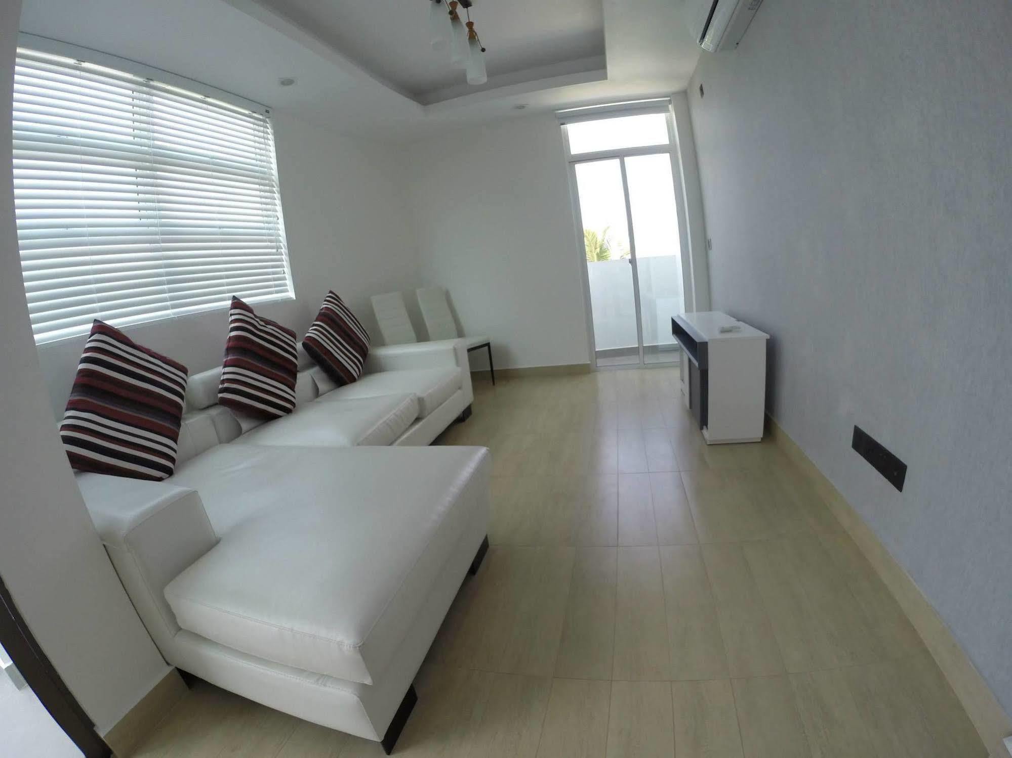 Airport Beach Hotel Hulhumale Kültér fotó