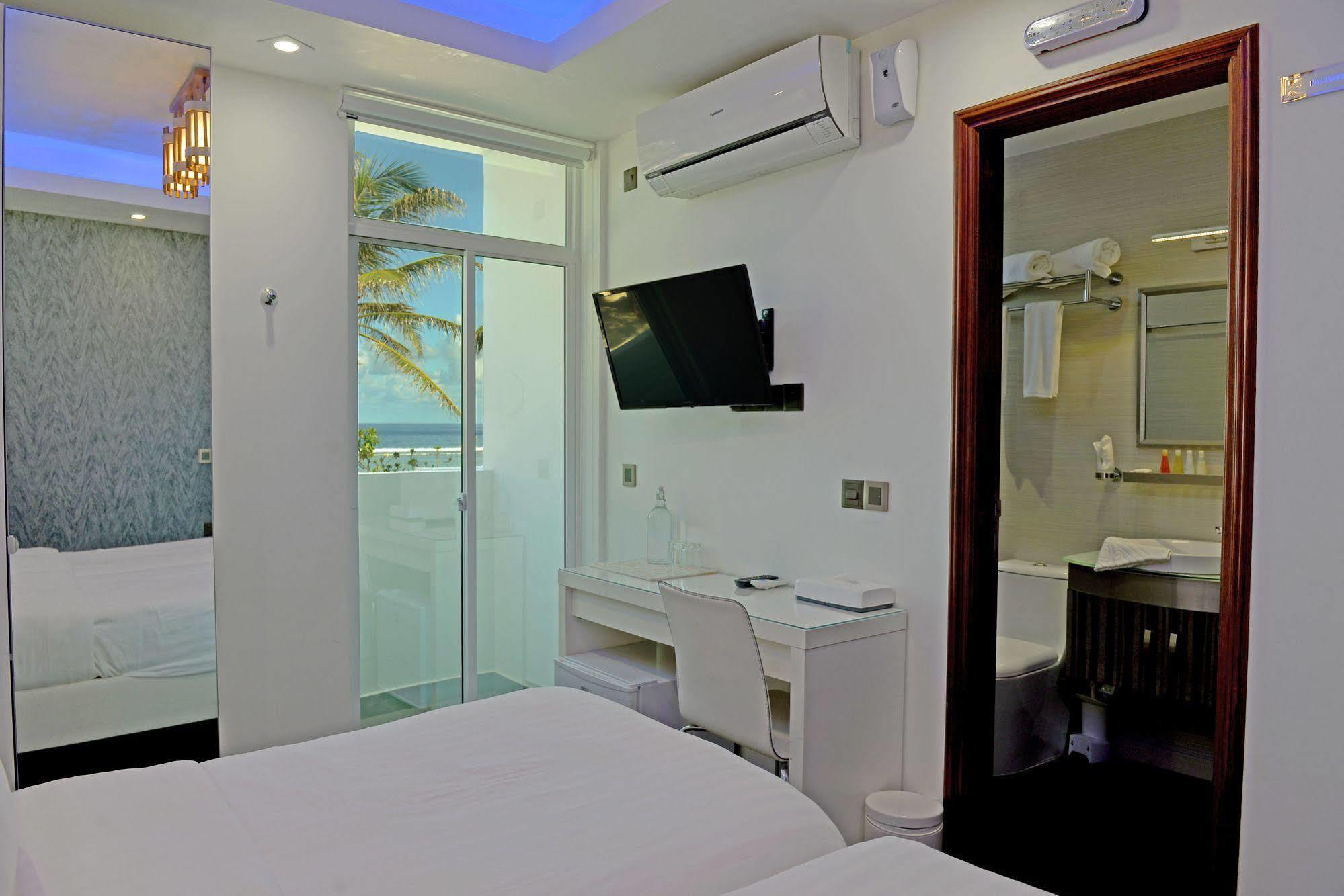 Airport Beach Hotel Hulhumale Kültér fotó