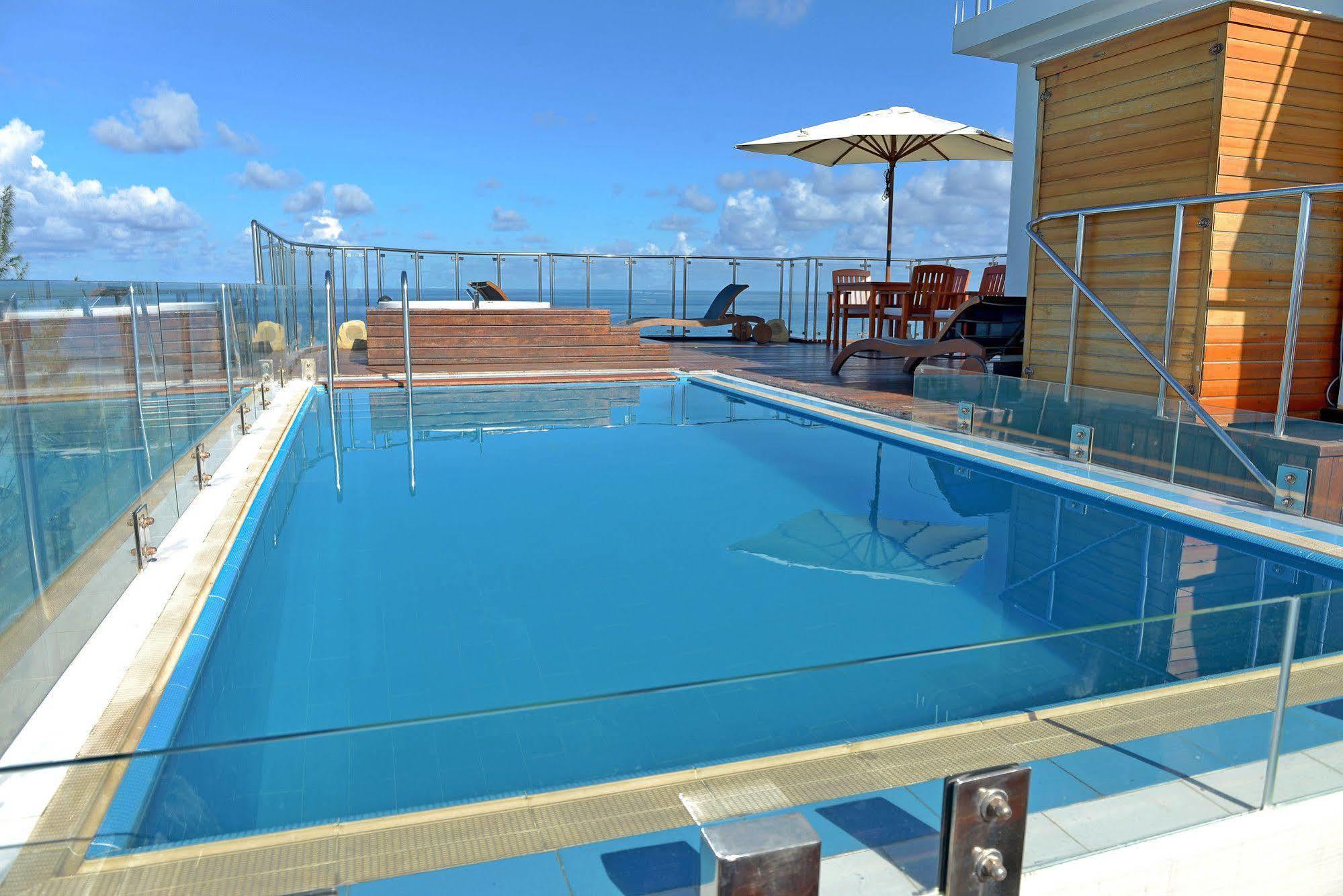 Airport Beach Hotel Hulhumale Kültér fotó
